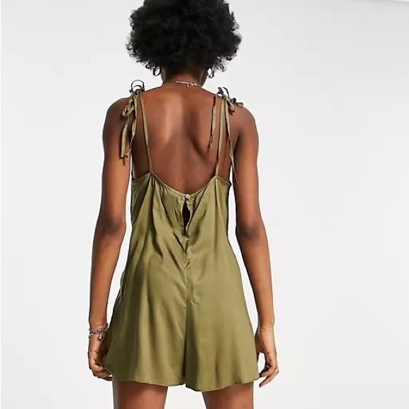 NEVER WORN SIZE 2 ASOS swing tie romper in green - Picture 3 of 3